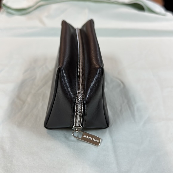 Michael Kors leather case - Picture 4 of 9